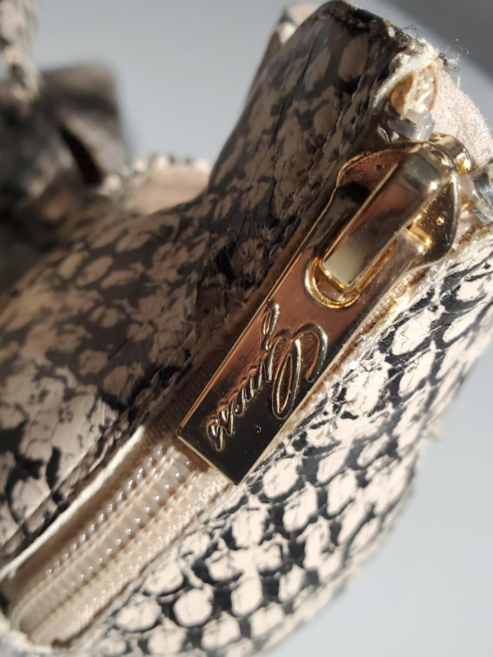 Guess Ginette Snakeskin Print Stilletos Sz 9.5